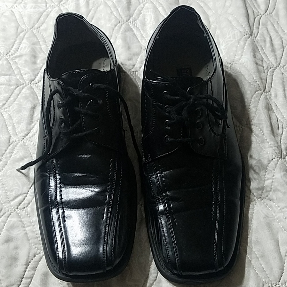 Boys shoes